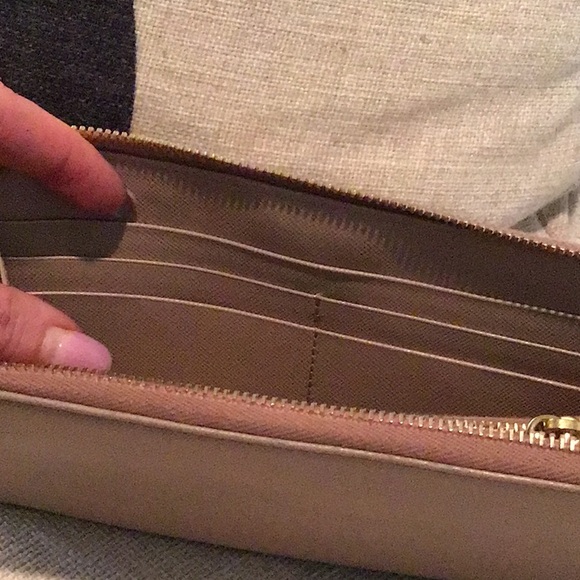 Prada zip around long wallet - Picture 10 of 13